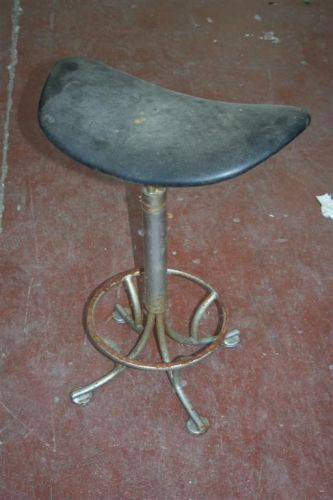 2457 - sgabelli ferro e pelle.jpg